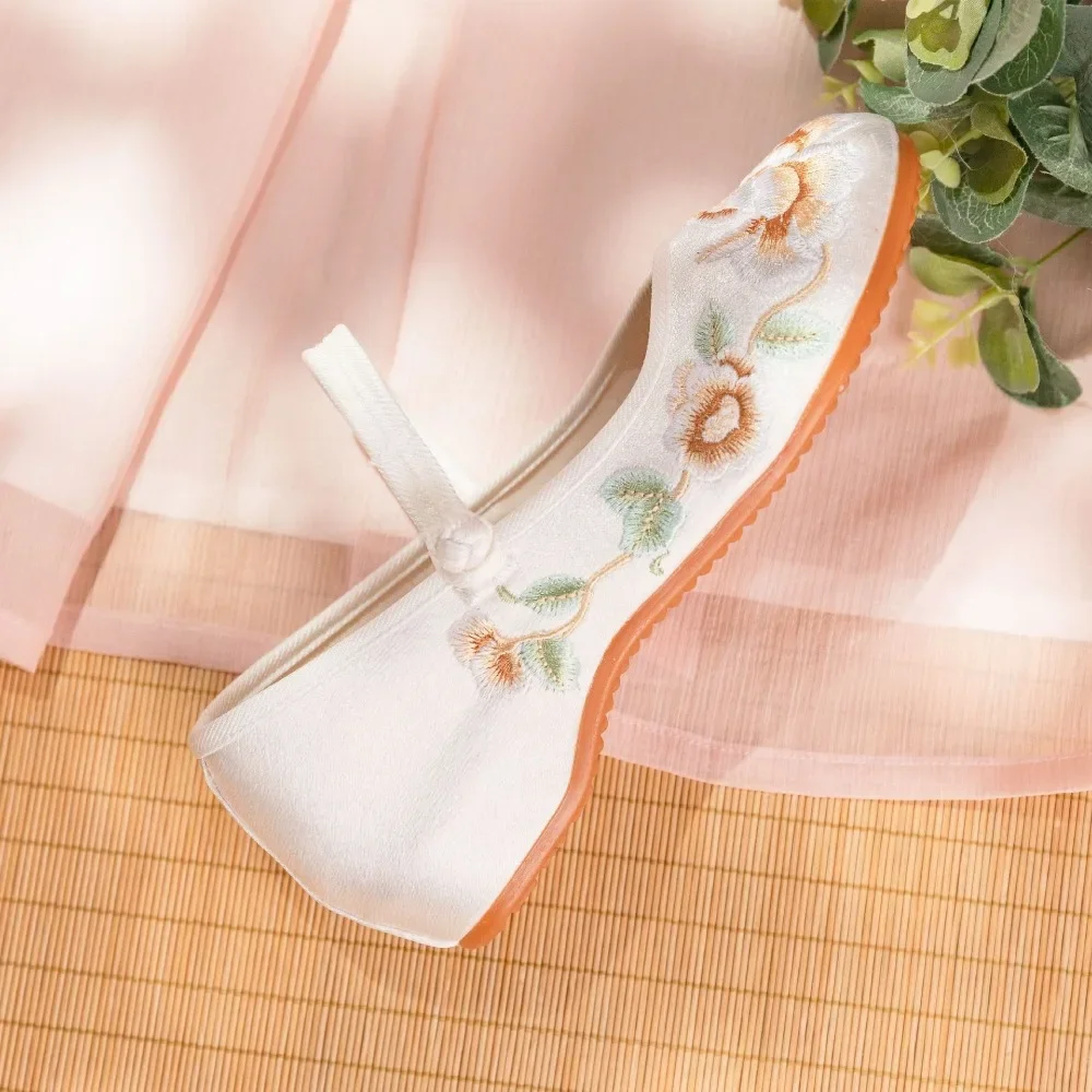 Women's Ethnic Style Floral Embroidered Canvas Shoes (Low Heel) 6 Women's Ethnic Style Floral Embroidered Canvas Shoes (Low Heel) - Image 6
