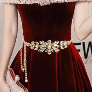 A women's rhinestone inlaid chain waistband with a premium gold waistchain
